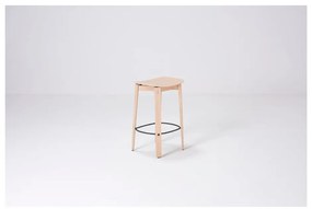 Бар стол от масивен дъб в естествен цвят (височина на седалката 65 cm) Nora – Gazzda