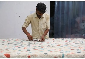 Кремав ръчно изработен памучен килим подходящ за пране 140x200 cm Terrazzo Marble – Lorena Canals