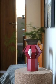 Червена метална настолна лампа с метален абажур (височина 27 cm) Octa – Markslöjd