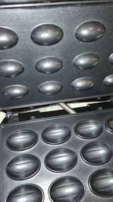 Втора ръка: Уред  за сладки орехчета Rosberg R51442D, 800W, За 12 сладки, Незалепващи плочи, Черен
