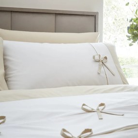 Бяло спално бельо за двойно легло 200x200 cm Milo - Catherine Lansfield