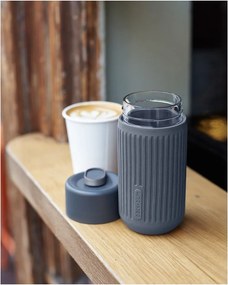 Тъмносива стъклена чаша за път 340 ml – Black + Blum