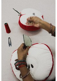 Памучна детска възглавница ø 30 cm Apple – Lorena Canals