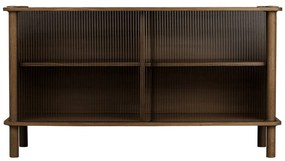 Кафява витрина от масивен дъб с плъзгащи се врати 135x73,5x48 cm Italic – UMAGE