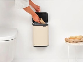 Кош за боклук Brabantia Bo Small 1008865, 4 л, Плавно и безшумно отваряне, Противоплъзгаща основа, Бежов