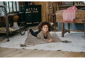 Кремав ръчно изработен памучен детски килим подходящ за пране 140x200 cm Pine Forest – Lorena Canals