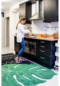 Тъмнозелен ръчно изработен памучен детски килим подходящ за пране 120x180 cm Monstera Leaf – Lorena Canals