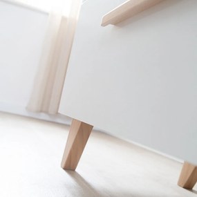 Бял детски скрин в дъбов декор с маса за преповиване 88,5x99x76 cm Léon – Roba