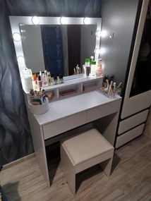 Холивудска козметична тоалетка с табуретка - елегантност, стил и практичност в едно