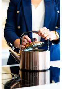 Чайник от неръждаема стомана в меден цвят 1,5 l Diamante – Vialli Design