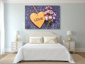 Картина на платно – Дървено сърце с надпис Love