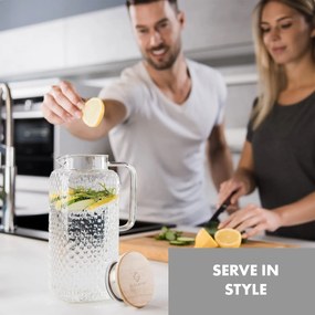 Klarstein Livenza, кана за вода, 1,9 литра, боросиликатно стъкло, цедка от неръждаема стомана, капак от дъб