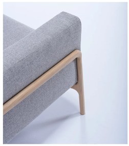 Сив диван с масивна дъбова конструкция , 210 см Fawn - Gazzda