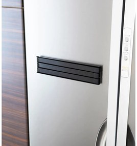 Черен магнитен накланящ се държач за кърпи Tower - YAMAZAKI