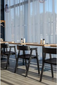 Черен трапезен стол с подлакътници от масивен дъб Flip – Gazzda