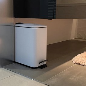 Стоманено кошче за боклук с педал в матово бял цвят 5 l Erik – Spirella