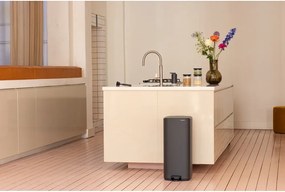 Тъмносиво стоманено кошче за боклук с педал 30 l Bo – Brabantia