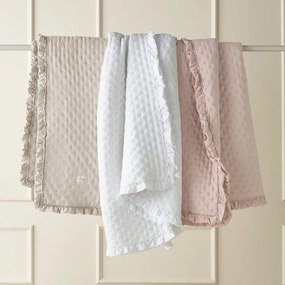 Бяла покривка за легло Molly с волан 240 x 260 cm