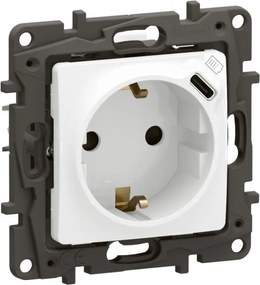 Legrand Контакт ШУКО 16A с детска защита и USB тип C 1.5A 7.5W цвят Бял Niloe New NP3312WH