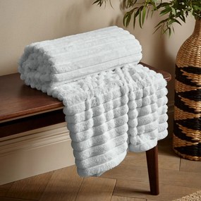 Бяло одеяло от микроплюш 130x170 cm Cosy Ribbed – Catherine Lansfield