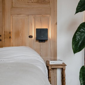 Модерен стенен аплик черен с USB връзка - Flero