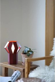 Червена метална настолна лампа с метален абажур (височина 27 cm) Octa – Markslöjd