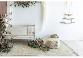 Светлозелен ръчно изработен памучен килим подходящ за пране 140x200 cm Woods Symphony Olive – Lorena Canals