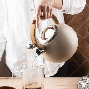 Свирещ чайник Klausberg KB 7956, 3l, Термоизолирана дръжка, Многослойно дъно, Индукция, Бежов