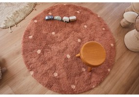 Памучен ръчно изработен детски килим подходящ за пране в тухлен цвят ø140 cm Round Dot Chestnut – Lorena Canals