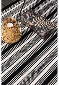 Черно-бял двустранен килим за открито, изработен от рециклирана пластмаса , 160 x 230 cm Zambezi - Green Decore