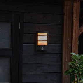 Външна стенна лампа черна IP44 с датчик за движение - Miro