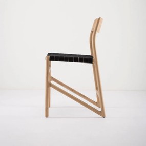 Трапезен стол от масивна дъбова дървесина с черна седалка Fawn - Gazzda