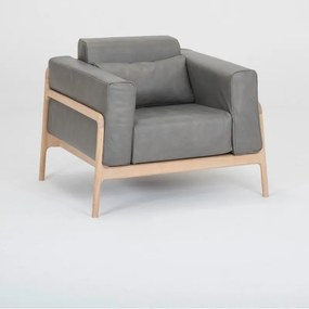 Тъмно сив фотьойл от биволска кожа с масивна дъбова конструкция Fawn - Gazzda