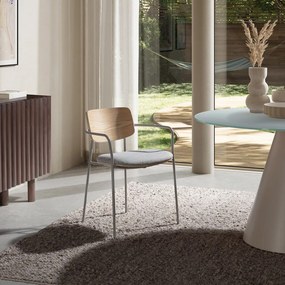 Светлосиви/в естествен цвят тапицирани трапезни столове в комплект с подлакътници Nour – MOME