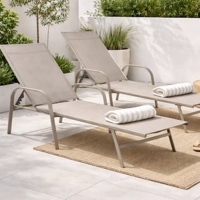 Бежов градински шезлонг с регулируема облегалка - идеален за релаксация