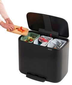 Матово-черно стоманено кошче за боклук за рециклиране с педал 33 l Bo – Brabantia