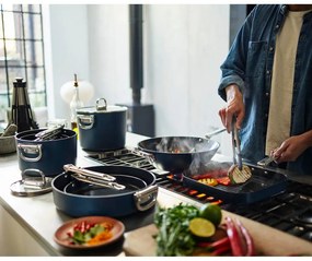 Касероли в комплект от 3 бр. с капак с керамично покритие подходящи за индукционен котлон Space – Joseph Joseph