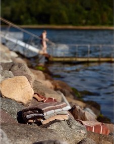 Кафява/бежова памучна хавлиена кърпа 70x140 cm Sauna – Zone