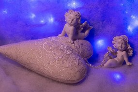 Картина на платно – Ангелче със сърчице
