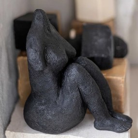 Статуя от полирезин (височина 14 cm) Sitting Woman – Mette Ditmer Denmark