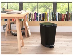 Матово черно пластмасово кошче за боклук с педал 25 l Chic Bin – KIS
