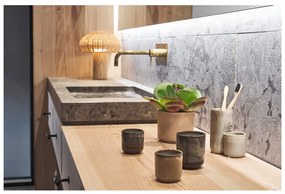 Ароматна свещ с време на горене 30 часа Iris Spicy Sandalwood – Villa Collection