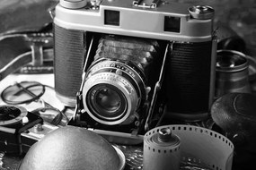 Картина на платно – Стар фотоапарат в черно-бяло