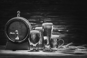Самозалепващ фототапет – Бирен фестивал в черно-бяло
