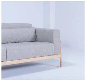 Сив диван с масивна дъбова конструкция , 210 см Fawn - Gazzda