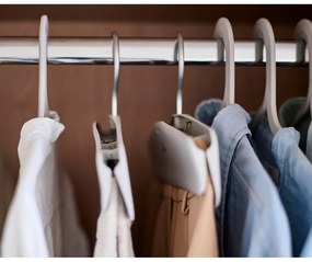 Пластмасови закачалки за панталони в комплект от 2 бр. Orderly – Joseph Joseph