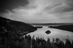 Фототапет – Вечерно езеро в черно-бяло
