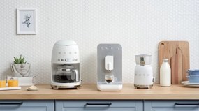 Уред за разпенване на мляко Smeg MFF11WHEU, 500 W, 600 мл, 8 програми, Подвижна кана, Автоматично изключване, Бял