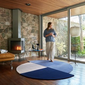 Син ръчно изработен вълнен кръгъл килим ø 150 cm Mia Segment – Flair Rugs