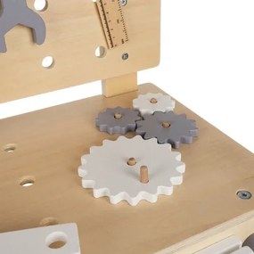 Дървена работна маса с инструменти за малки майстори